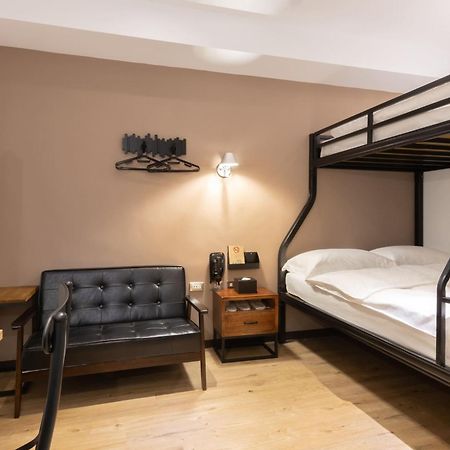 River Inn Station كاوشيونغ المظهر الخارجي الصورة