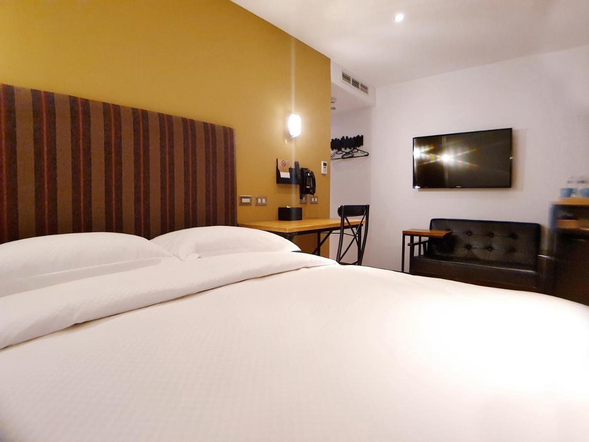 River Inn Station كاوشيونغ المظهر الخارجي الصورة