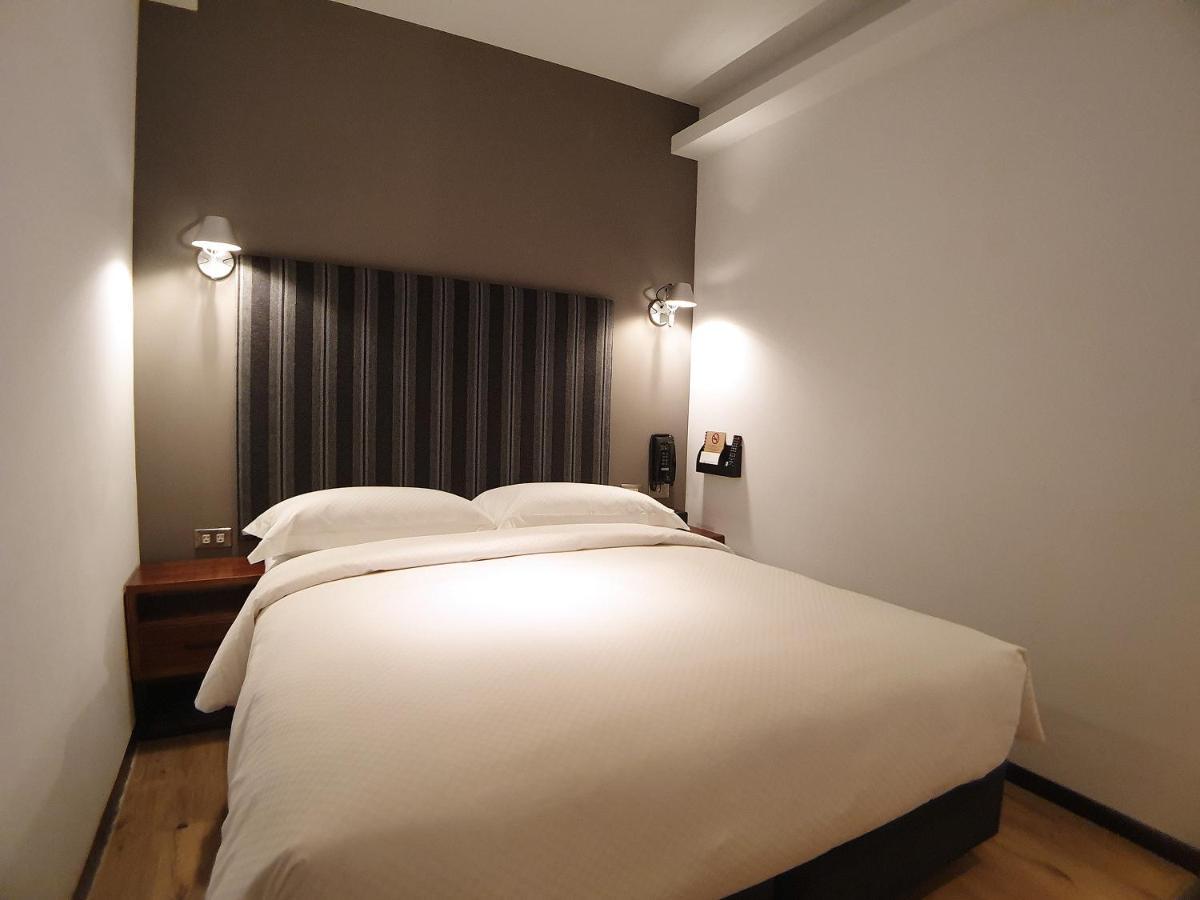 River Inn Station كاوشيونغ المظهر الخارجي الصورة