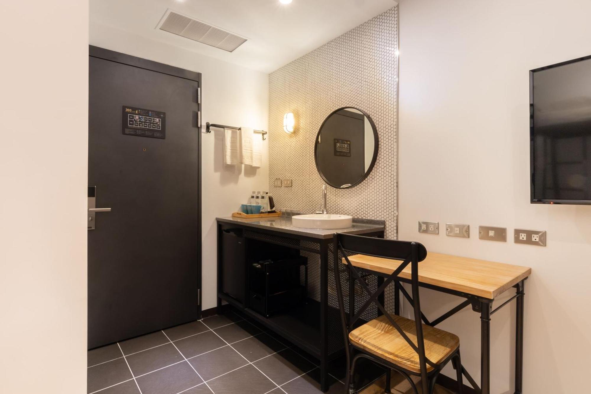 River Inn Station كاوشيونغ المظهر الخارجي الصورة